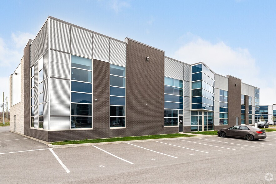 More Photos Of 4260-4290 Rue Garand, Laval Light Distribution For Sale