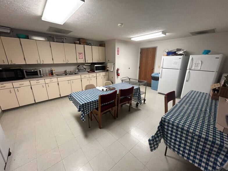 More Photos Of 6081 Ross Rd, Fairfield Specialty For Sale