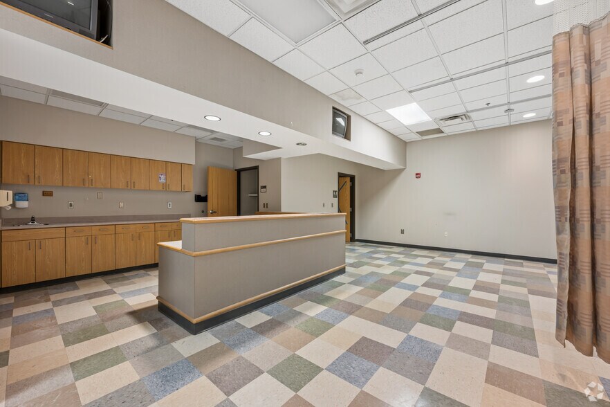 More Photos Of 800 S Tillotson Ave, Muncie Medical For Lease