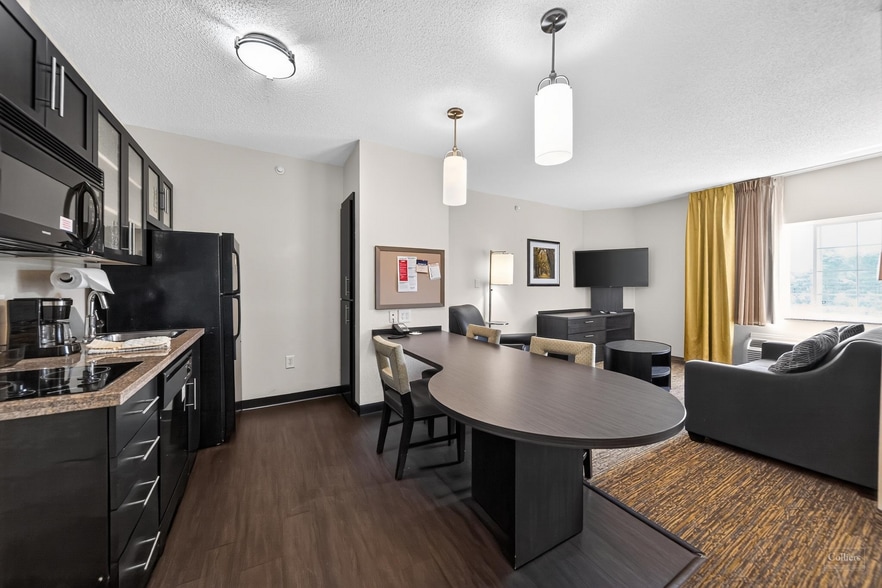 More Photos Of 1055 Waterford Commons Rd, Greenville Hotel For Sale