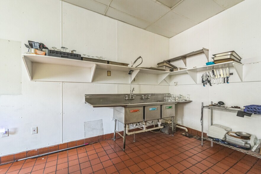 More Photos Of 518 N Charles St, Baltimore Storefront Retail Office For Sale