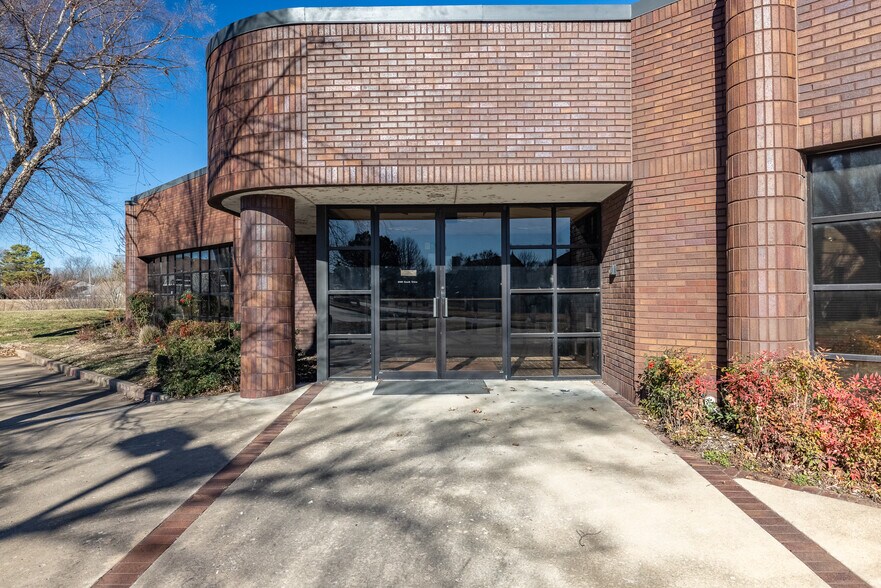 More Photos Of 6940 S Utica Ave, Tulsa Office For Sale
