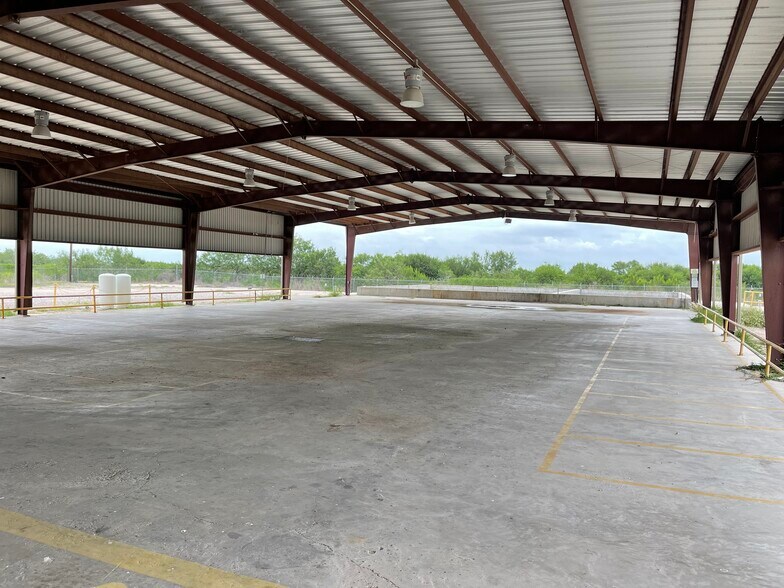 More Photos Of 1811 State Highway 16, Hebbronville Warehouse For Sale