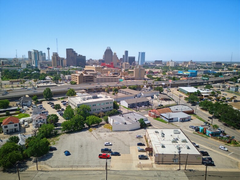 More Photos Of 816-818 Lexington Ave, San Antonio Medical For Sale