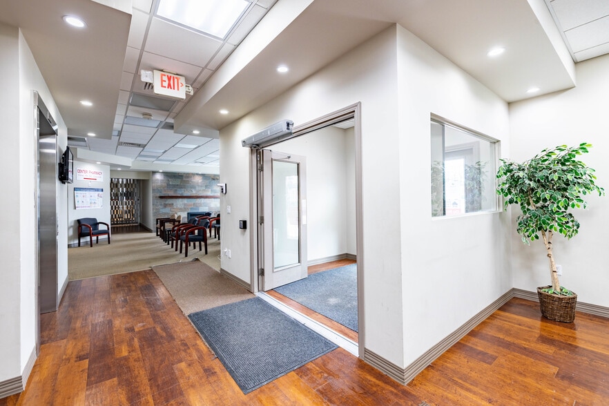 More Photos Of 12660 10 Mile Rd, South Lyon Medical For Lease