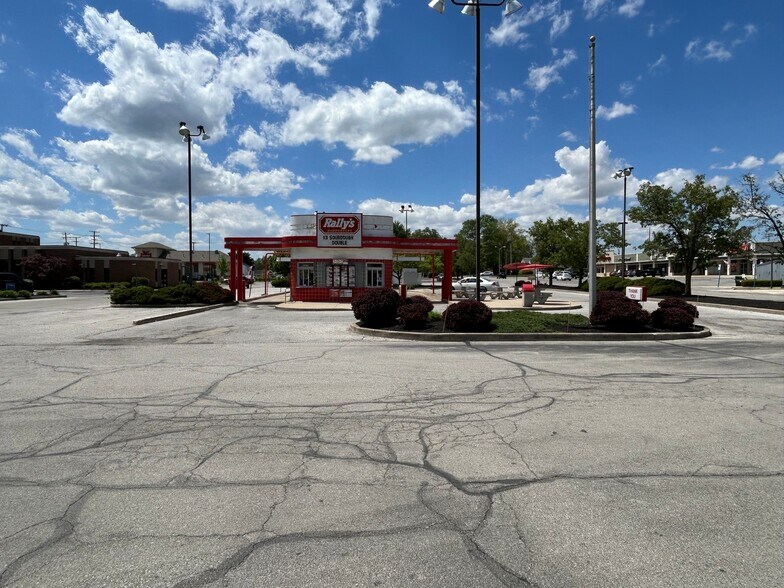 More Photos Of 6022 W Jefferson Blvd, Fort Wayne Fast Food For Lease