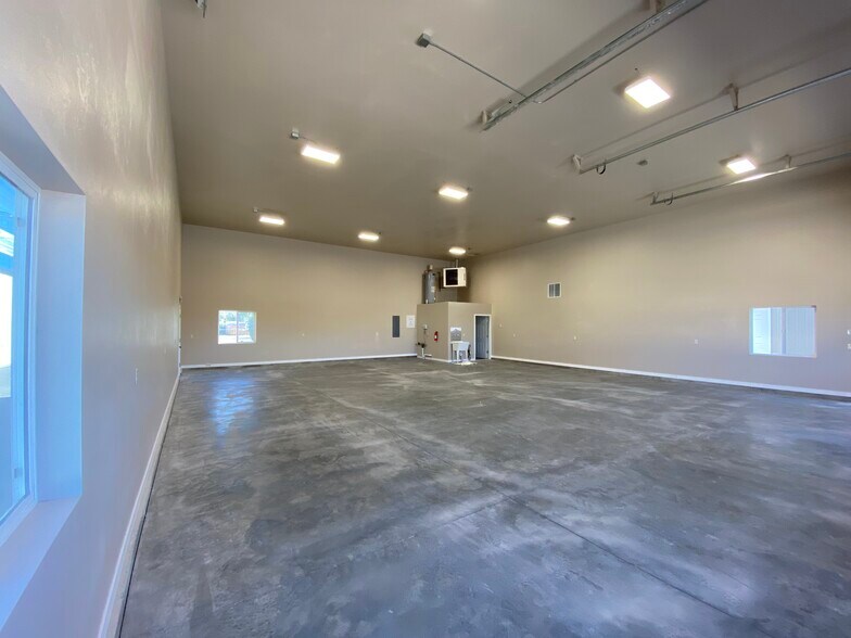 More Photos Of 317 N 7th Street, Montrose Light Distribution For Sale