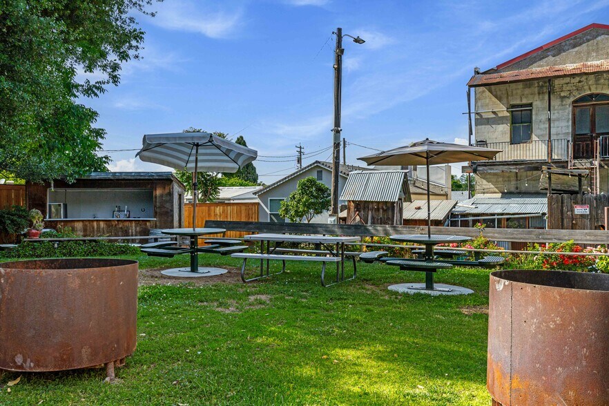 More Photos Of 30048 Yosemite Blvd, La Grange Bar For Sale