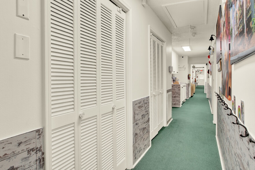 More Photos Of 17127 Red Oak Dr, Houston Flex For Sale