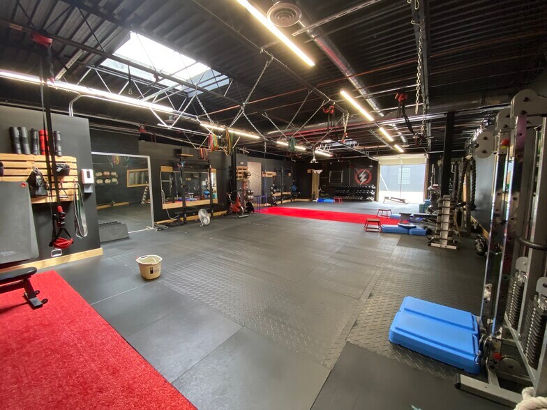 More Photos Of 576 Industrial Pky, Chagrin Falls Storefront Retail Office For Lease