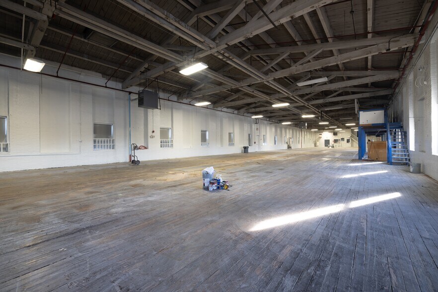 More Photos Of 185 6th Ave, Paterson Light Manufacturing For Lease