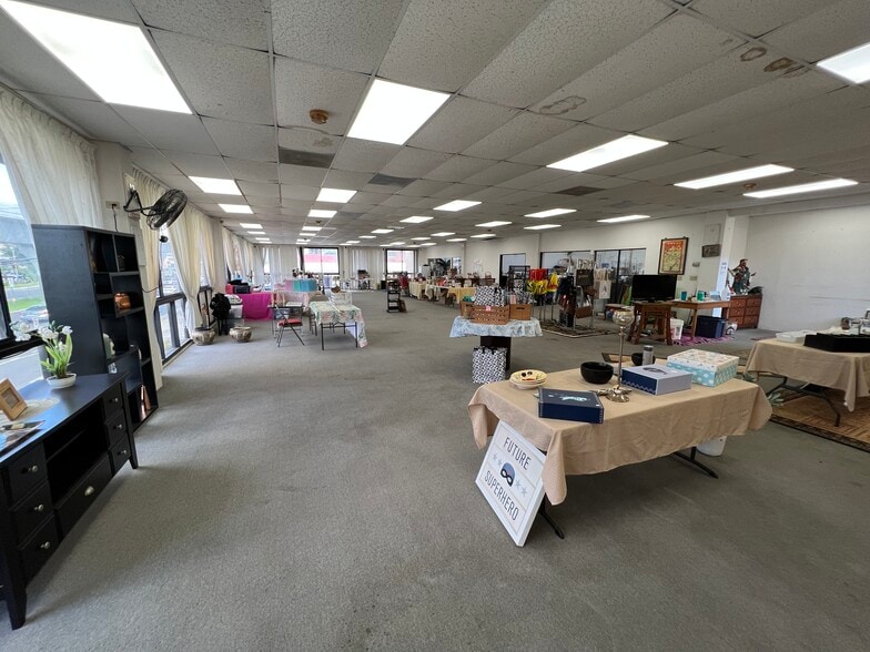 More Photos Of 94-303 Farrington Hwy, Waipahu Storefront Retail Office For Sale
