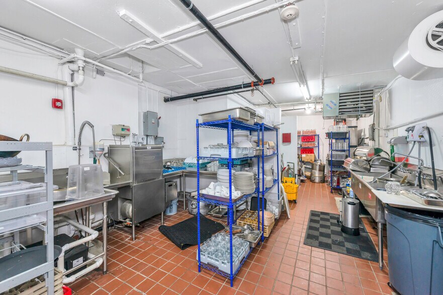 More Photos Of 2716 Hempstead Tpke, Levittown Restaurant For Sale