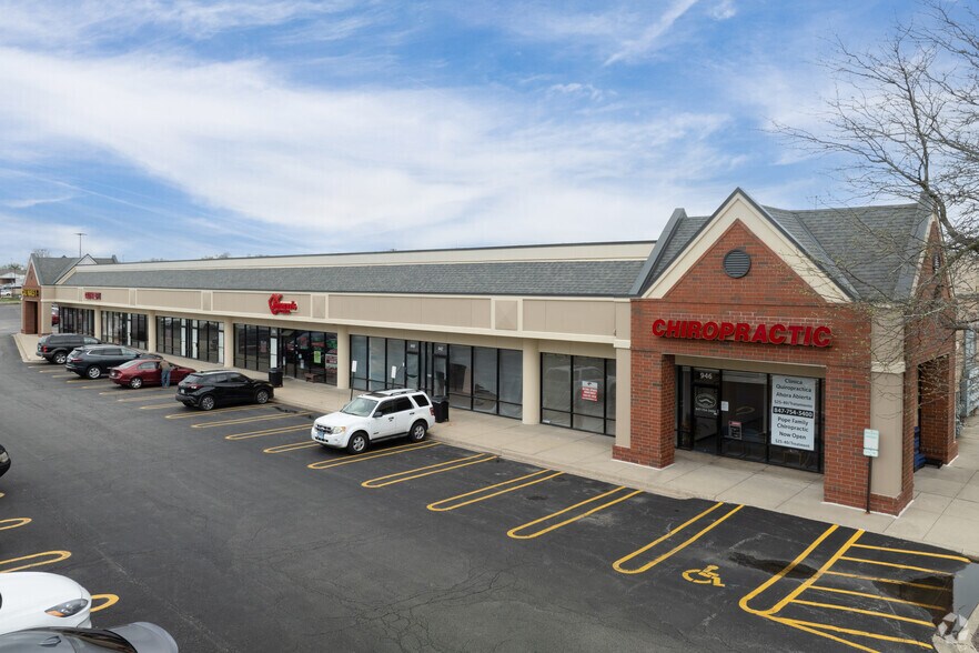 Primary Photo Of 910-946 N Green Bay Rd, Waukegan General Retail For Lease