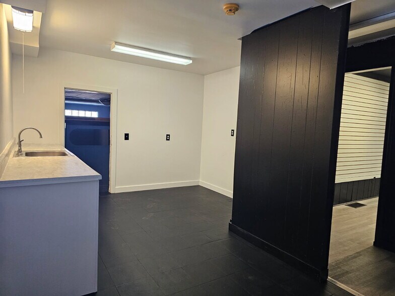 More Photos Of 600 Fairmount Ave, Jamestown Freestanding For Lease