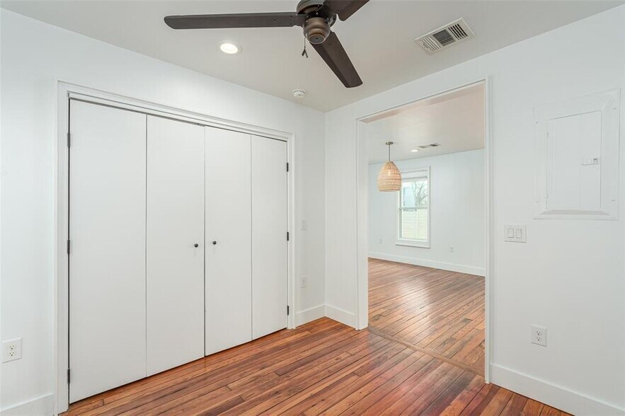 More Photos Of 1148 Northwestern Ave, Austin Specialty For Sale