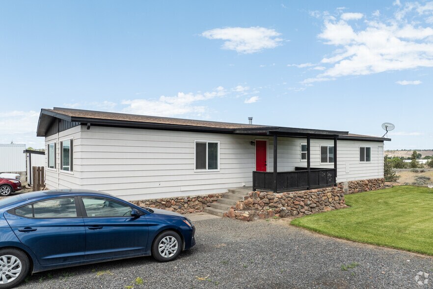 More Photos Of 1762 S Adams Dr, Madras Manufacturing For Sale