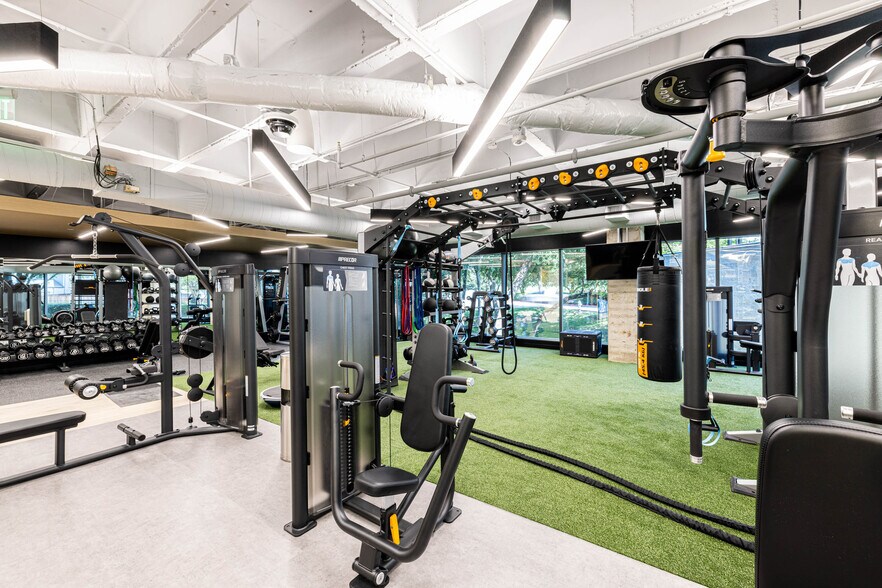 More Photos Of 1501-1507 Lyndon B Johnson Fwy, Dallas Unknown For Lease