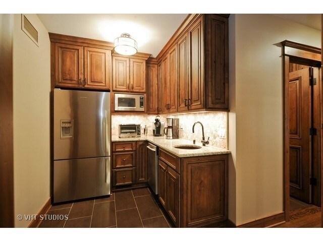 More Photos Of 2132 Green Bay Rd, Highland Park Office For Lease