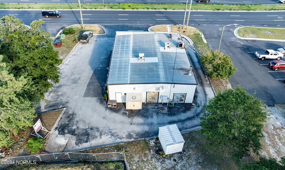 More Photos Of 7015 Market St, Wilmington Freestanding For Sale