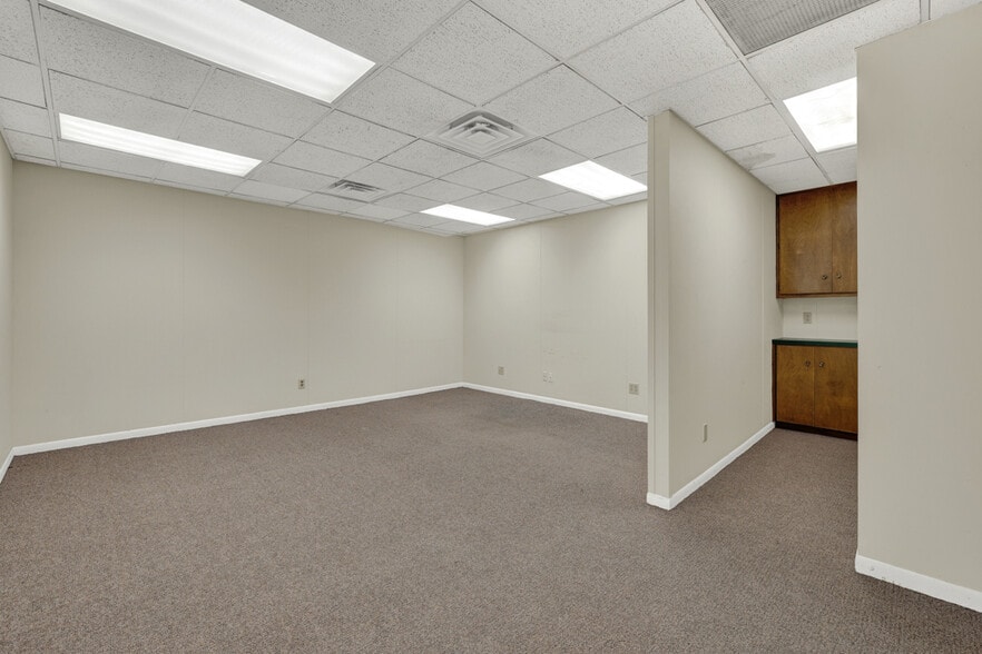 More Photos Of 123 N Seguin Ave, New Braunfels Office For Lease