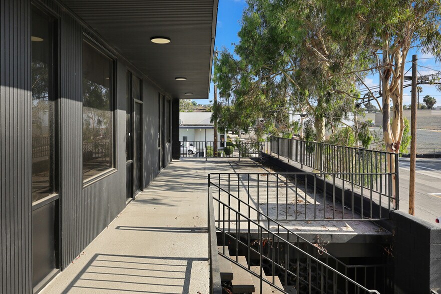 More Photos Of 2702 Saint Louis Ave, Signal Hill Warehouse For Lease