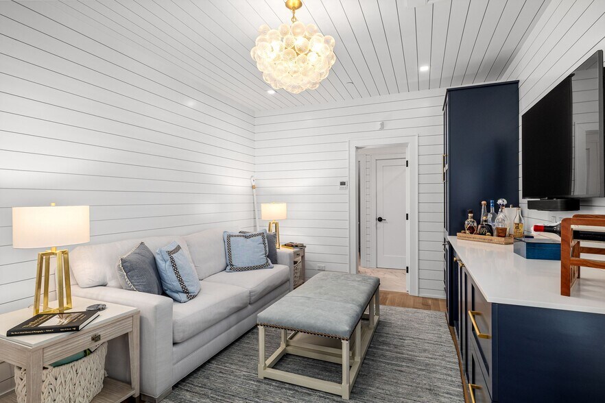 More Photos Of 212 Water St, Block Island Storefront For Sale