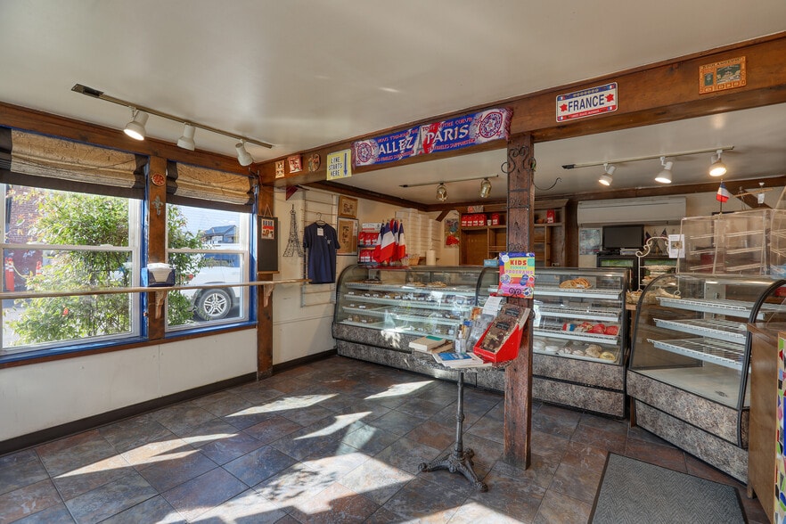 More Photos Of 20-1 S Main St, New Hope Storefront Retail Residential For Lease