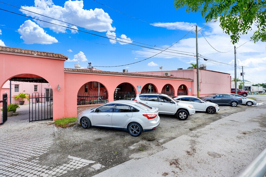More Photos Of 21 S Krome Ave, Homestead Storefront For Sale