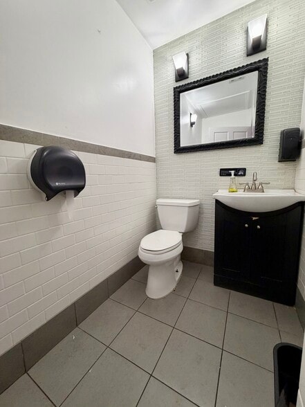 More Photos Of 136-154 Rifle Camp Rd, Woodland Park General Retail For Sale