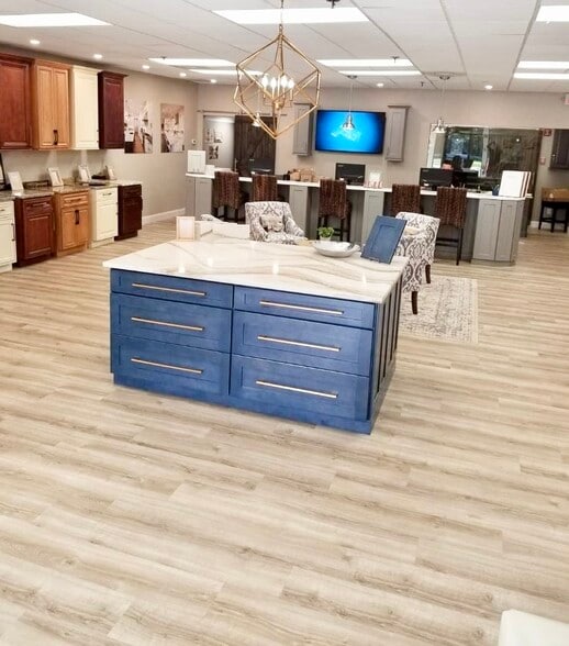 More Photos Of 254 N Broadway, Salem Storefront Retail Office For Sale