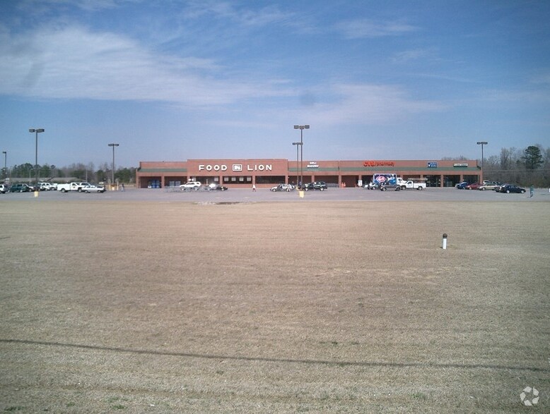 More Photos Of 805 E 4th Ave, Red Springs Supermarket For Lease
