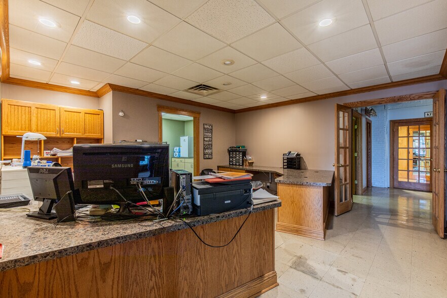 More Photos Of 825 N Pleasant St, Princeton Flex For Sale