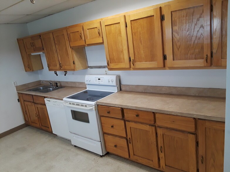 More Photos Of 2525 N Center St, Bonham Manufacturing For Lease