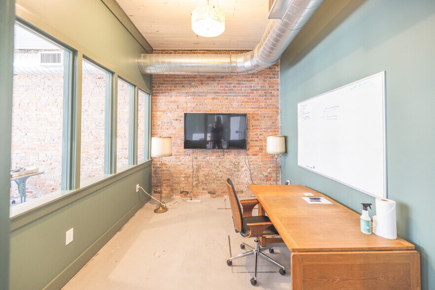 More Photos Of 220 Whitaker St, Savannah Storefront For Sale