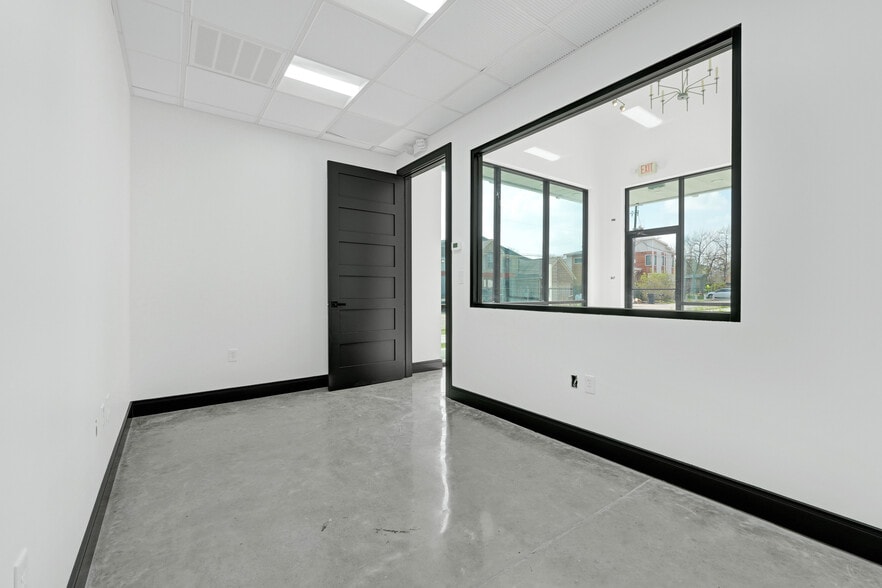 More Photos Of 9228 Kingsville St, Houston Warehouse For Sale