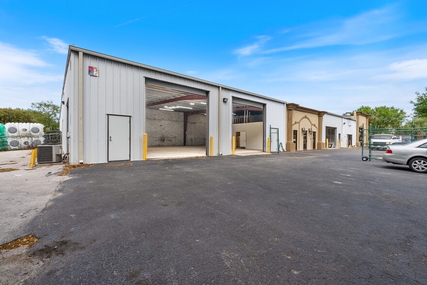 Primary Photo Of 4440 Domestic Ave, Naples Warehouse For Lease