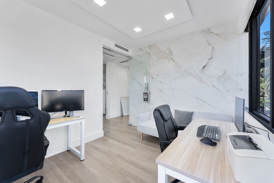 More Photos Of 3595 Sheridan St, Hollywood Coworking Space