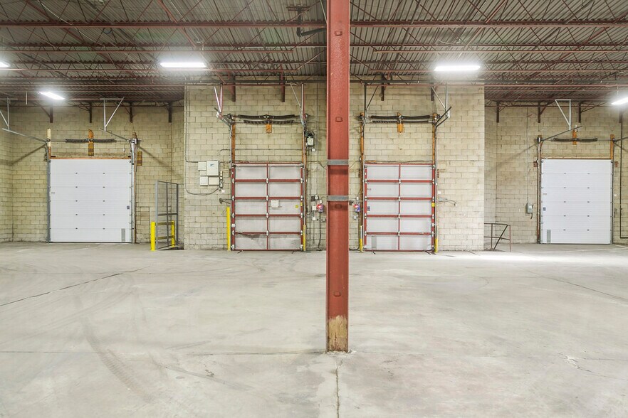 More Photos Of 6885-6895 Menway Ct, Mississauga Warehouse For Lease