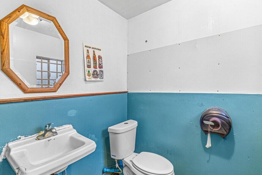 More Photos Of 18097 Redwood Hwy, Selma Restaurant For Sale