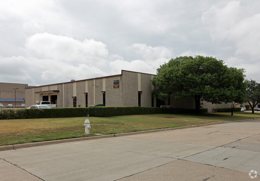 Primary Photo Of 4304 N Beltwood Pky, Farmers Branch Warehouse For Lease