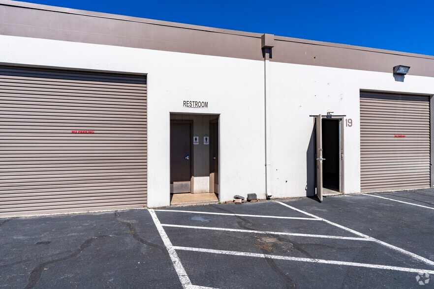 More Photos Of 340 Freeport Blvd, Sparks Flex For Lease