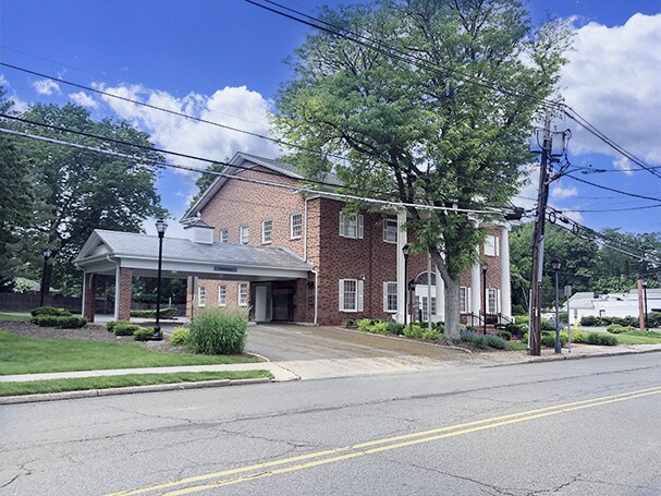 More Photos Of 855 Mountain Ave, Mountainside Bank For Lease