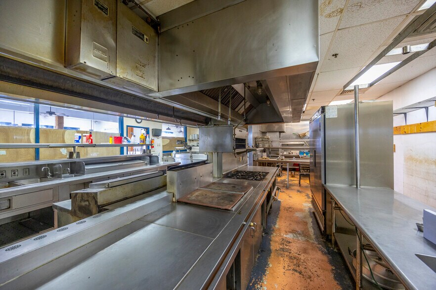 More Photos Of 300 Ma'alaea Rd, Wailuku Freestanding For Lease
