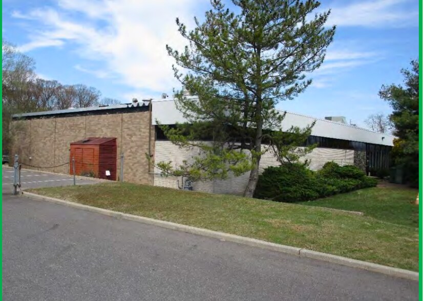 More Photos Of 110 Nicon Ct, Hauppauge Warehouse For Sale