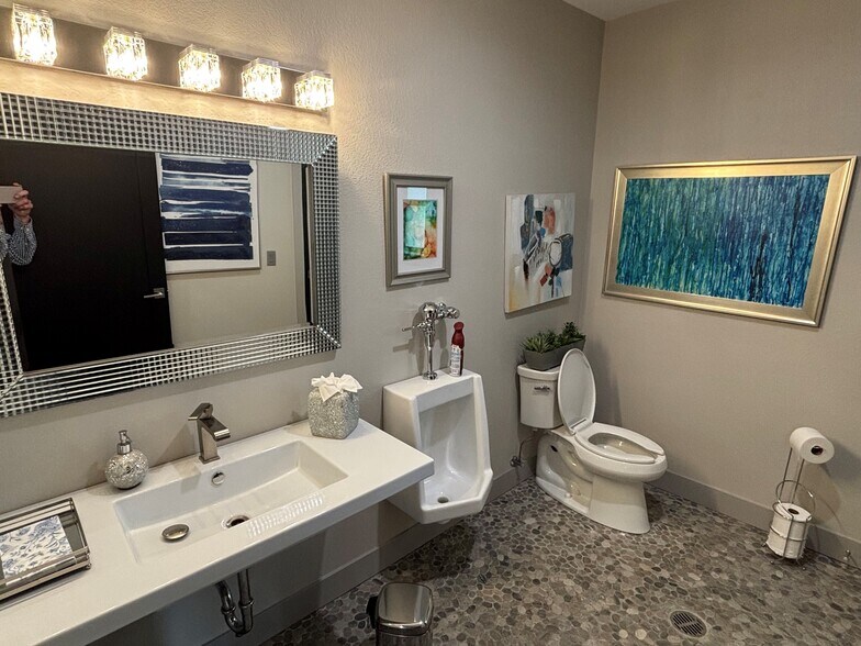 More Photos Of 515 Jerry St, Castle Rock Office For Sale
