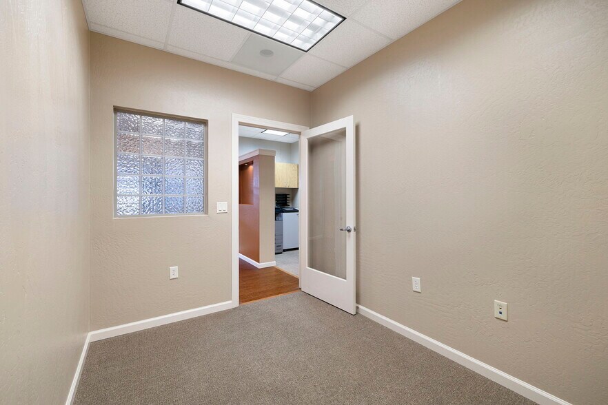 More Photos Of 1600 W University Ave, Flagstaff Medical For Sale