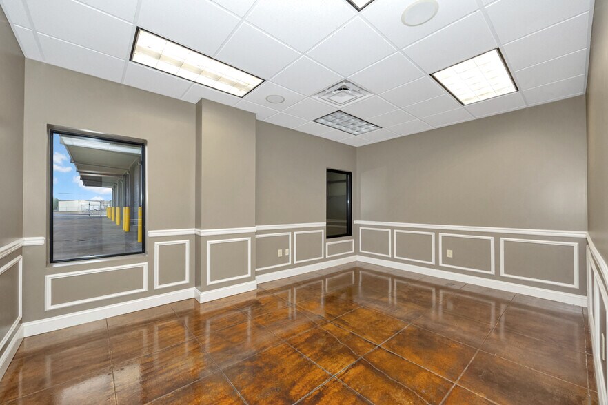 More Photos Of 310 Dan Tibbs Rd NW, Huntsville Warehouse For Lease