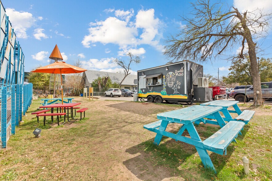 More Photos Of 979 Springdale Rd, Austin Office For Lease