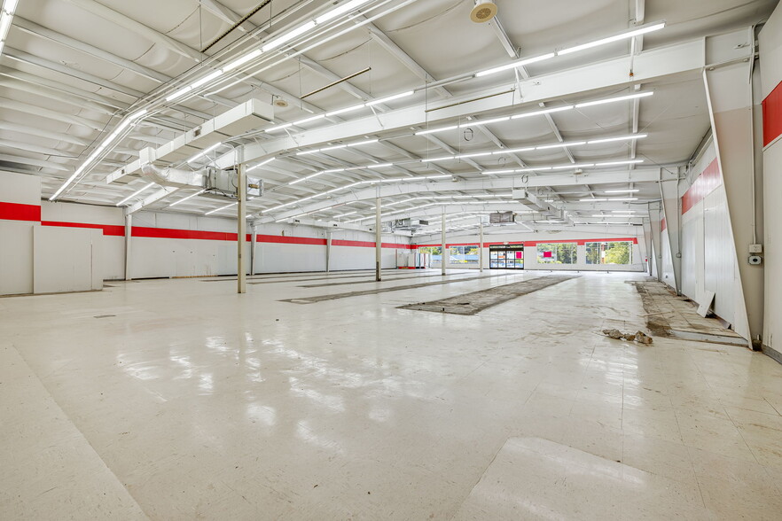 More Photos Of 1380 Tunnel Rd, Asheville Light Distribution For Lease